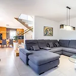 Vila Aqua *