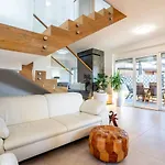 Villa Aqua *